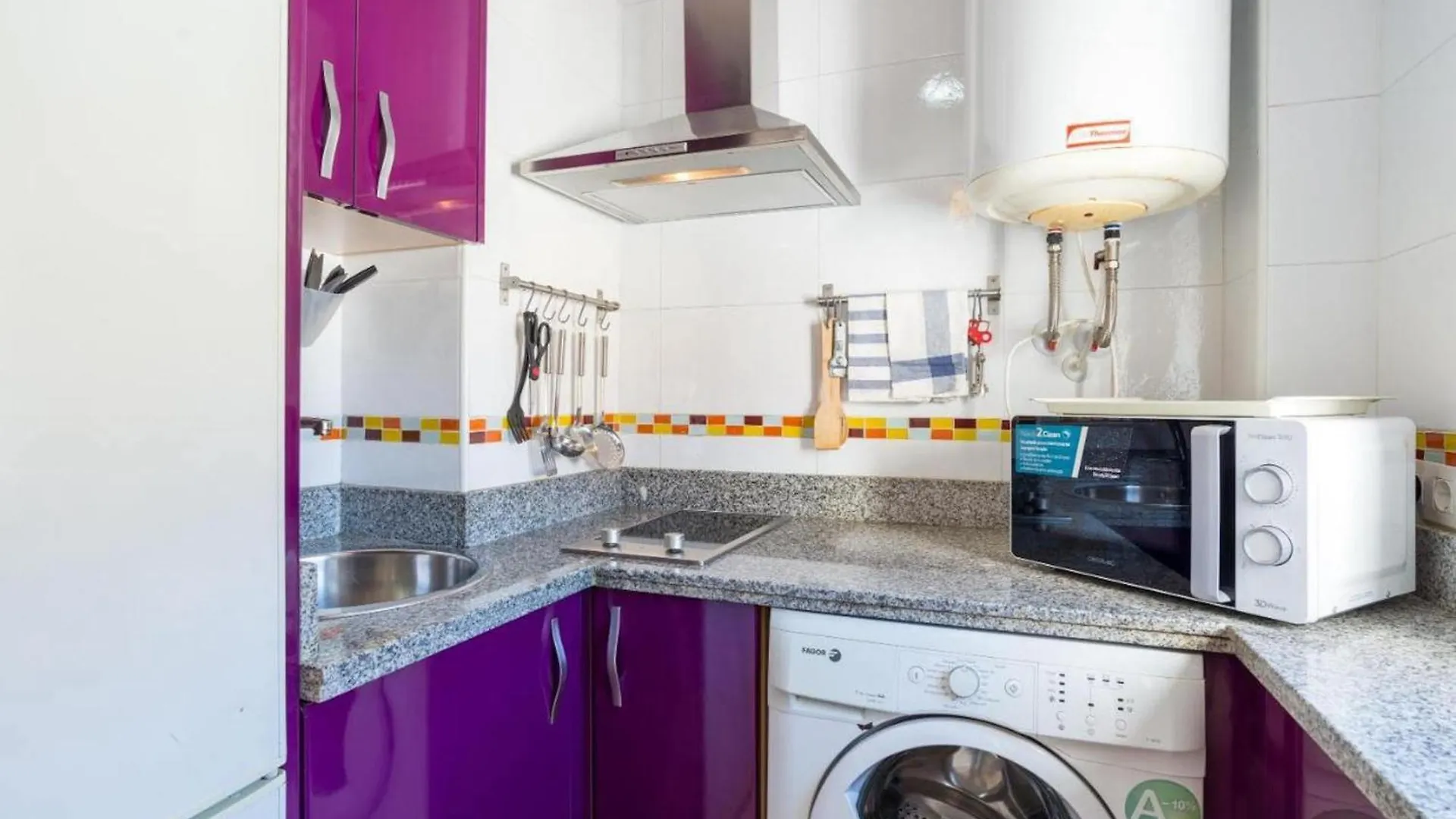 Holidays2Malaga Ventura Apartment Close Old Town Malaga