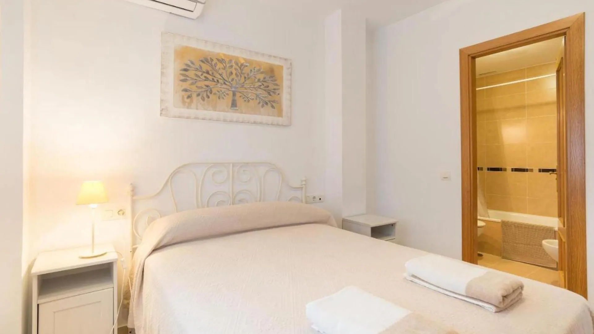 Holidays2Malaga Ventura Apartment Close Old Town