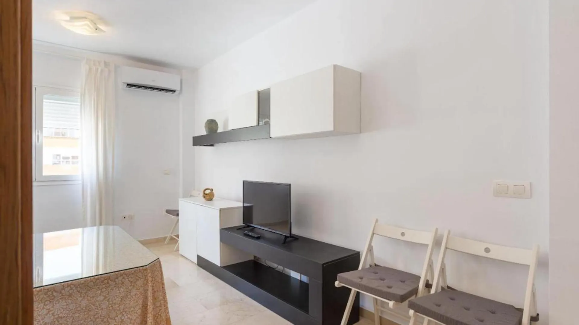 Holidays2Malaga Ventura Apartment Close Old Town